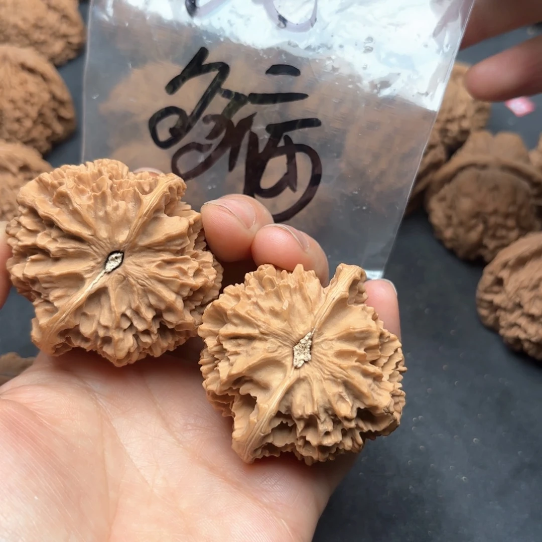 文玩核桃吊坠钱****好帝王