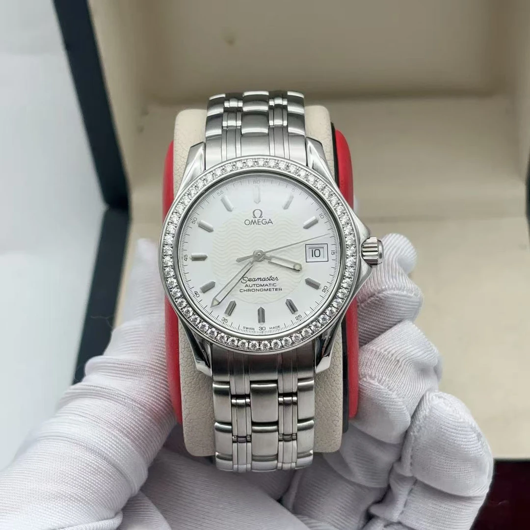 95新 Omega/欧米茄 36.5mm 海马后镶钻120M防水自动机械中性表