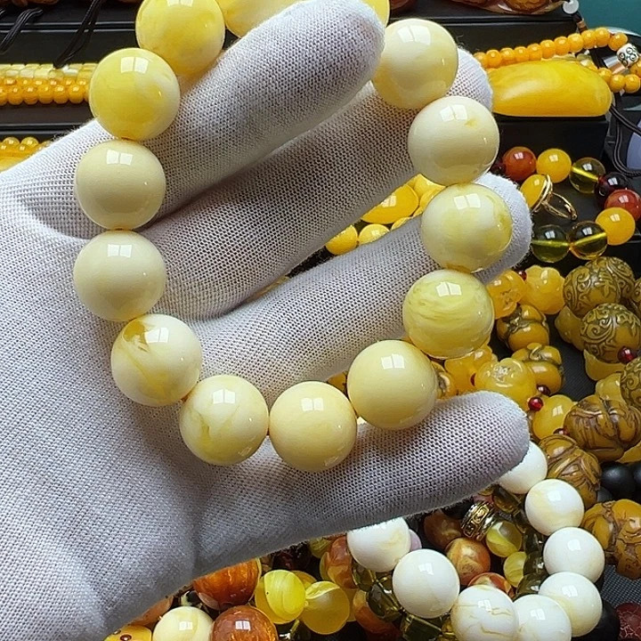 琥珀未镶嵌颈饰蜜蜡