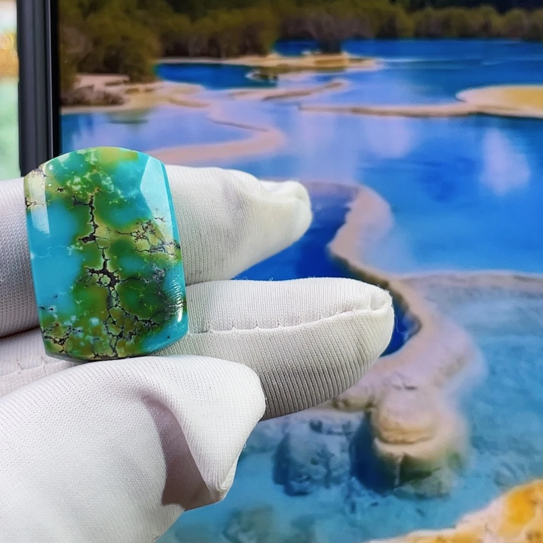 绿松石未镶嵌珠宝奇石