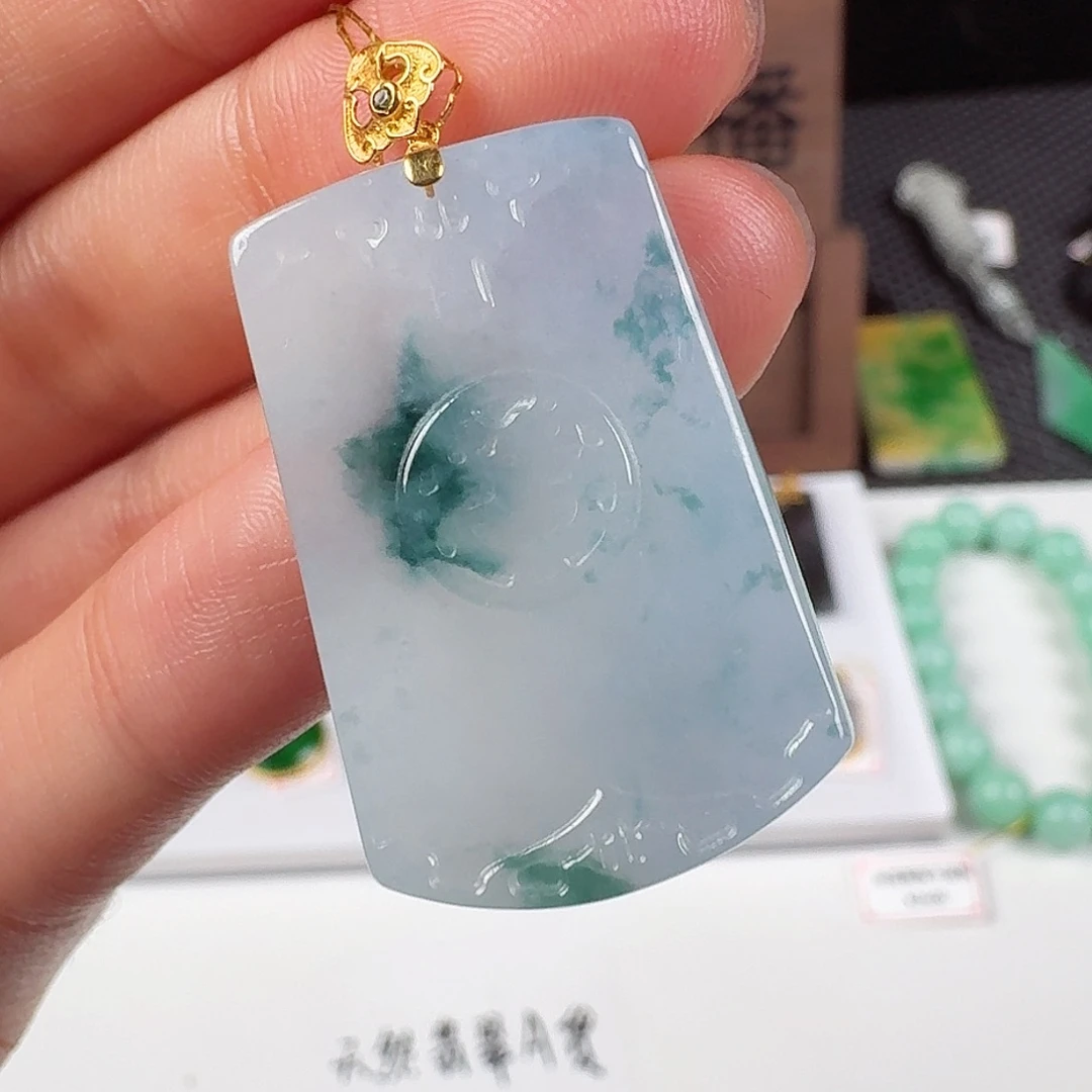 翡翠18K金镶嵌颈饰