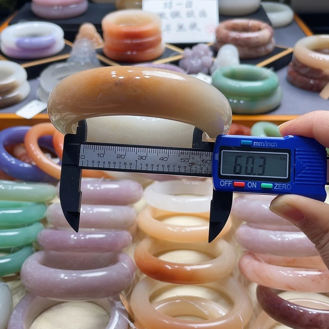 未镶嵌手镯石英岩玉