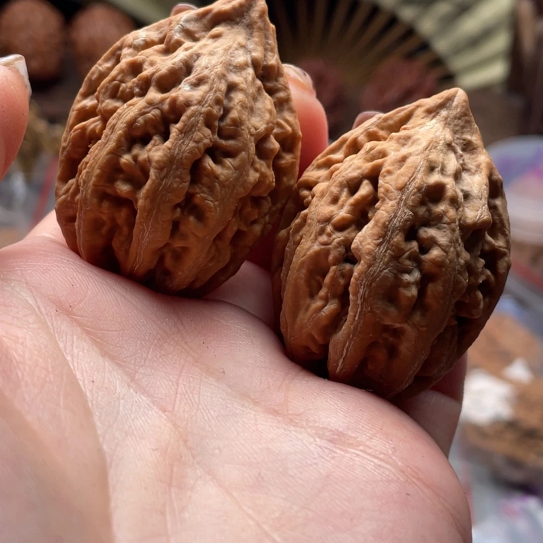 文玩核桃把件楸刀鱼24花皮