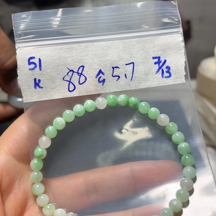 定制翡翠未镶嵌手串