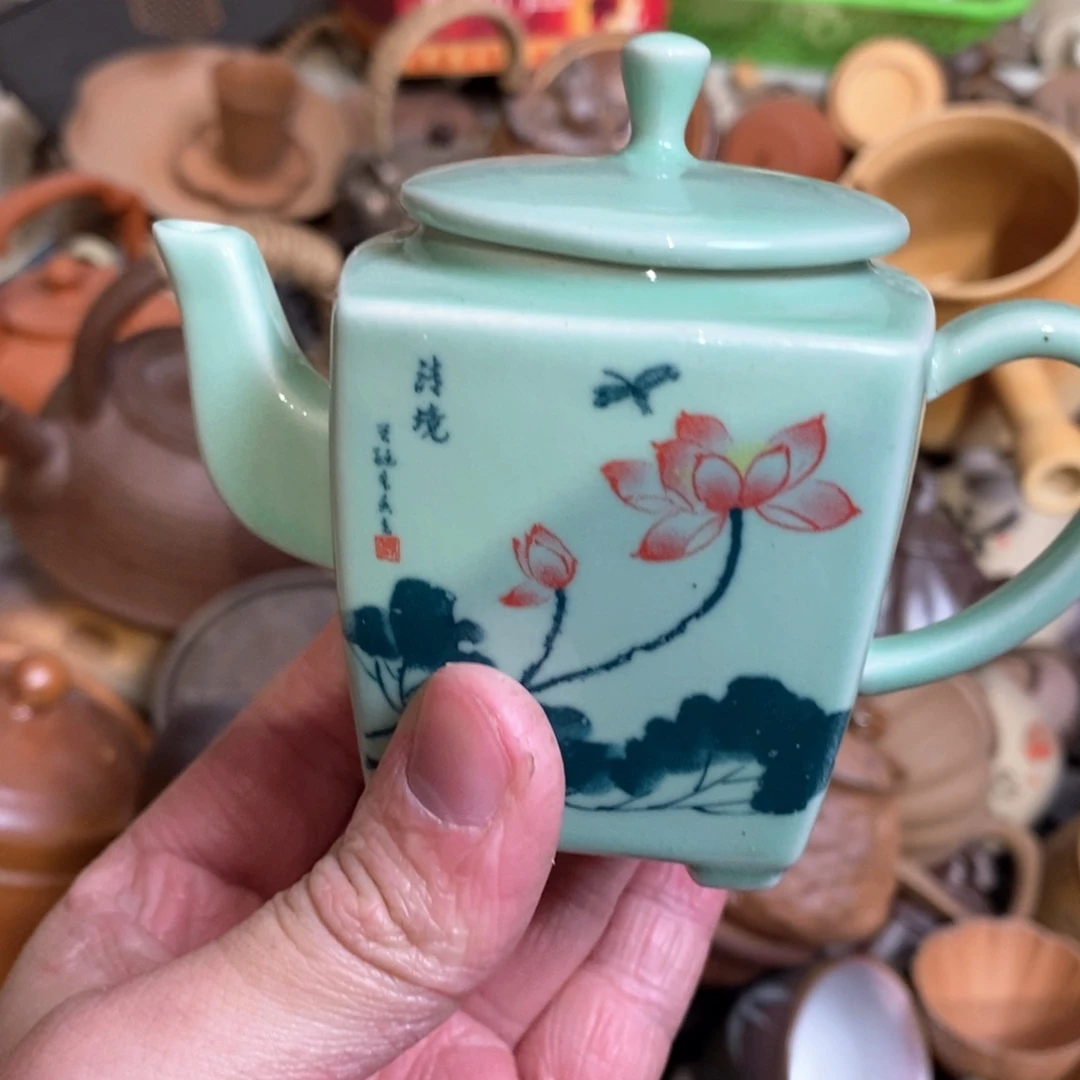 盖碗冲泡后汤色清澈透明玻璃