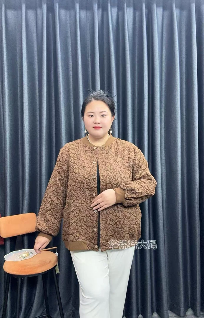 120-240斤特大码中老年妈妈烫花洋气女装女装宽松型圆领外套女