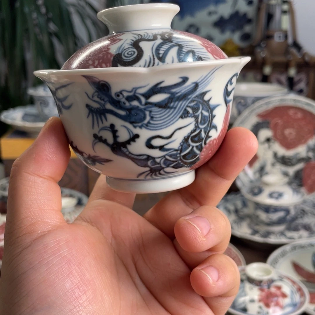 青花釉里红花卉龙葵口盖碗