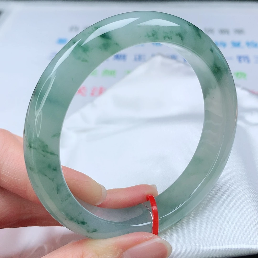 翡翠手镯未镶嵌60圈