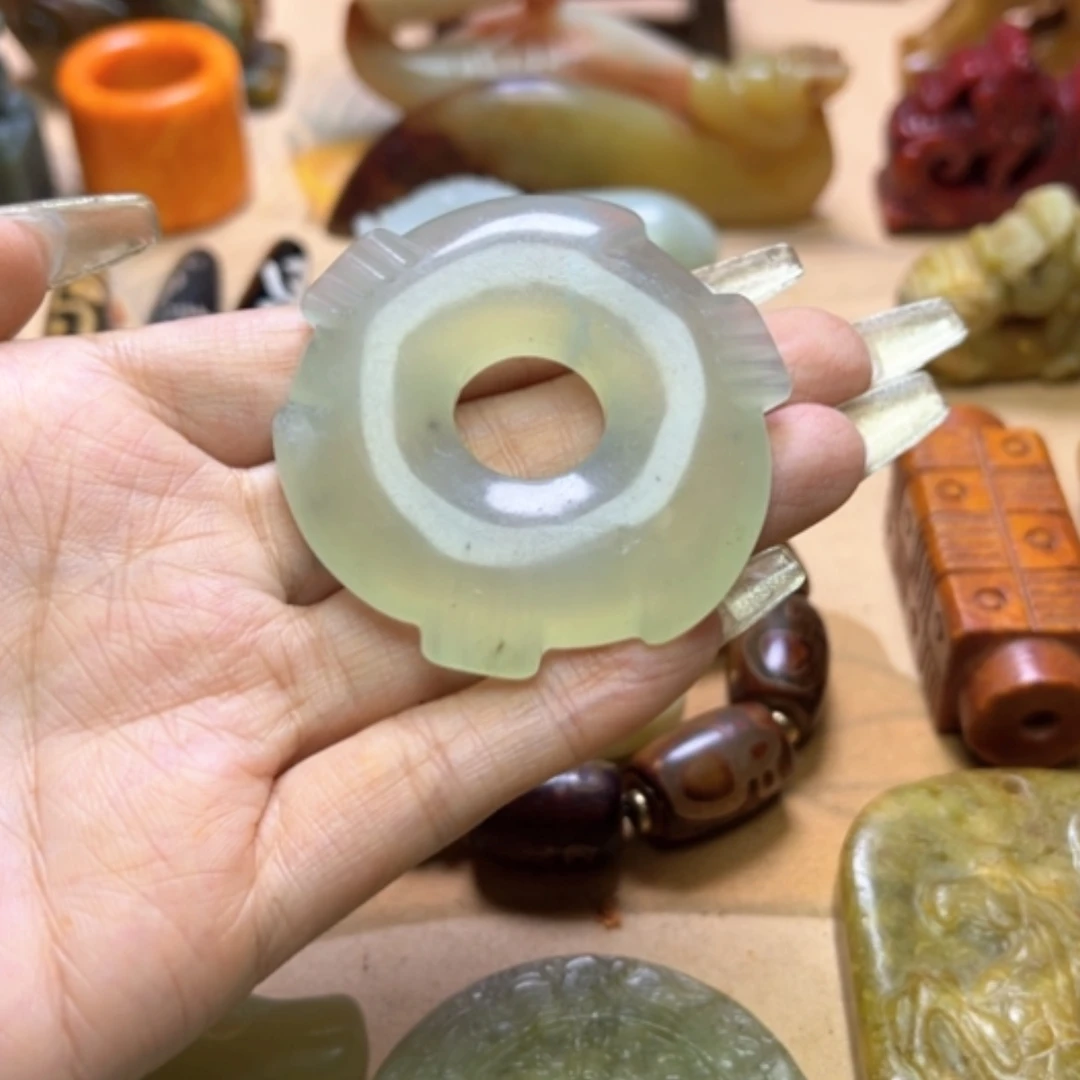 【闪购商品】蛇纹石玉颈饰未镶嵌