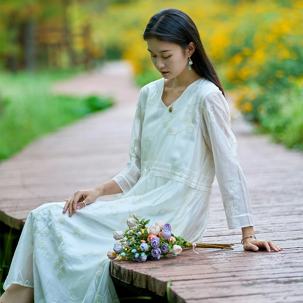 【晴雨原创】新中式长款V领刺绣连衣裙-81231