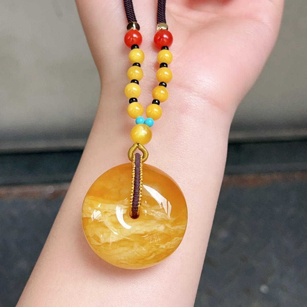 俄料鸡油红妖花虎皮平安扣，品质如图，19克，尺寸36～21mm