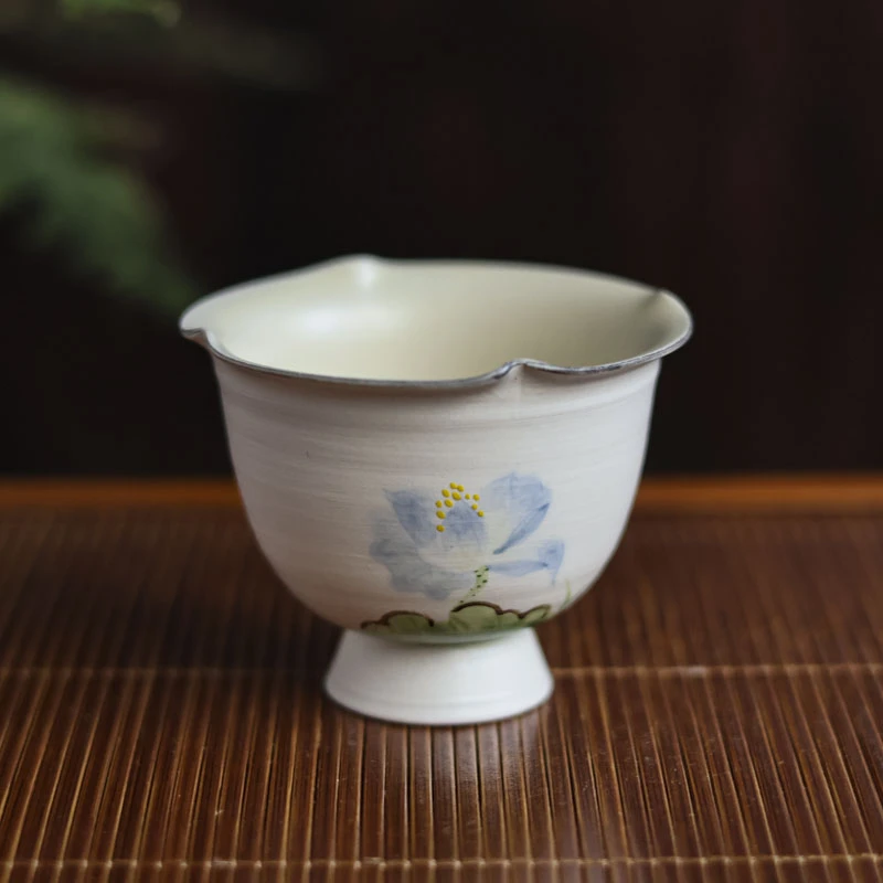 粉引手绘高足花口杯(蓝荷)（Q4660）