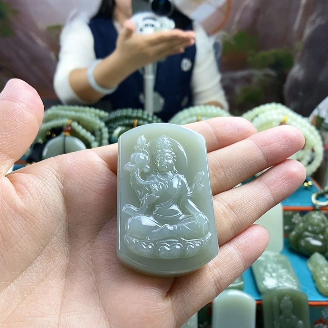 L***g和田玉未镶嵌颈饰