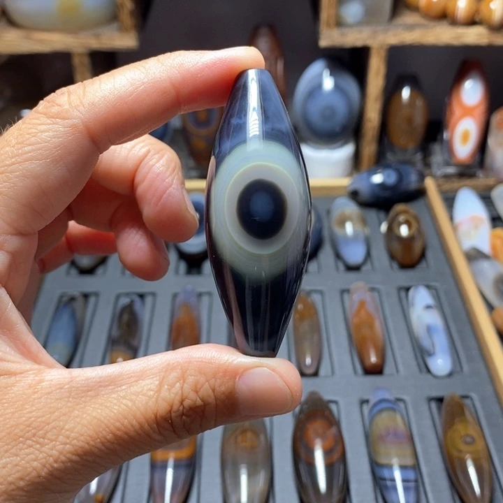 骏***马玛瑙/玉髓未镶嵌珠宝半成品