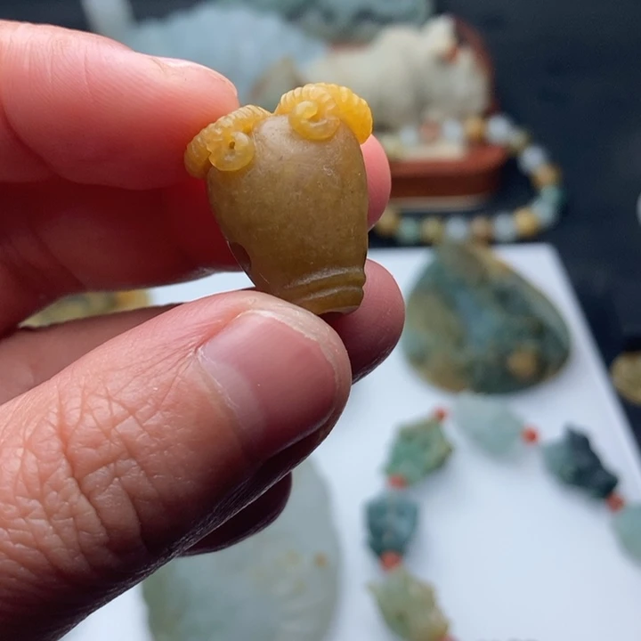 定制翡翠未镶嵌领头羊