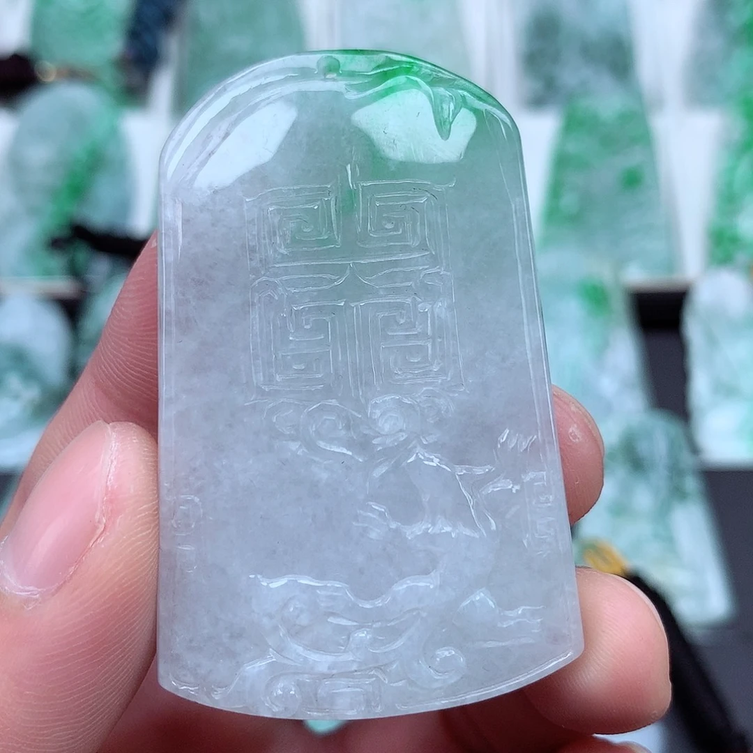 翡翠颈饰未镶嵌翡翠吊坠