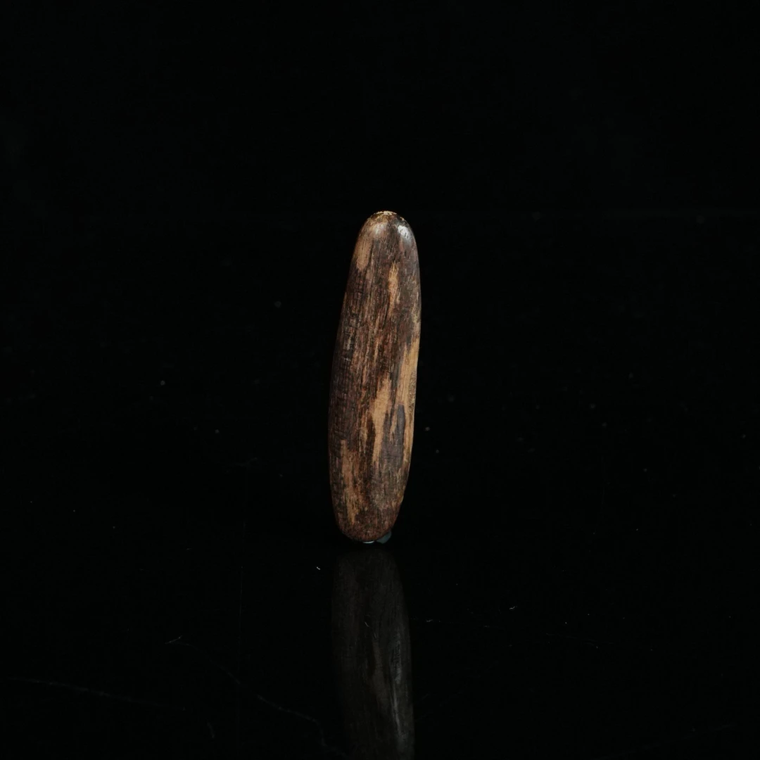 A9063 文莱黑棋沉香吊坠 4.57x1.12x0.6cm 0.81g