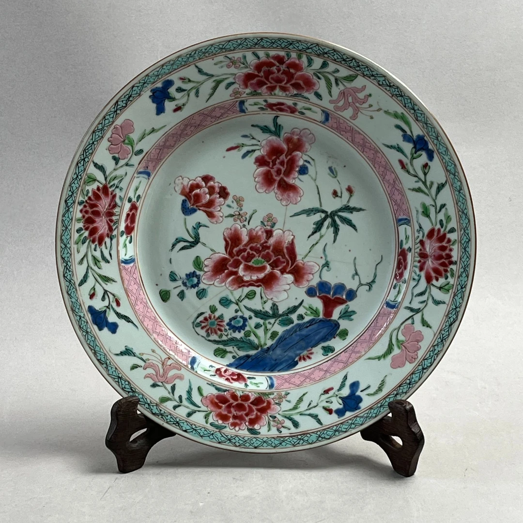 25071845清乾隆粉彩花卉纹赏盘 直径22.8cm A01722