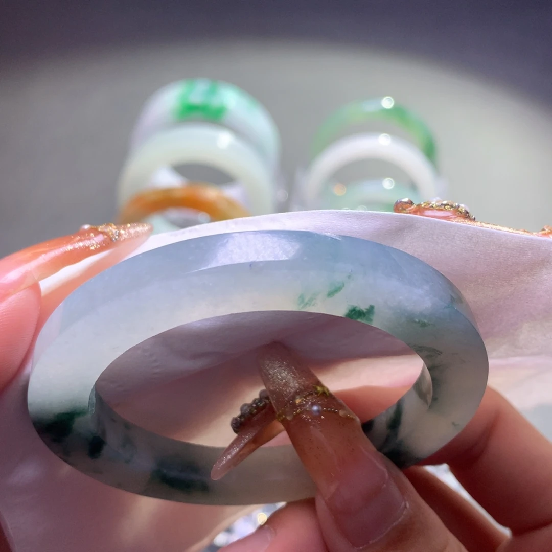 定制翡翠未镶嵌手镯