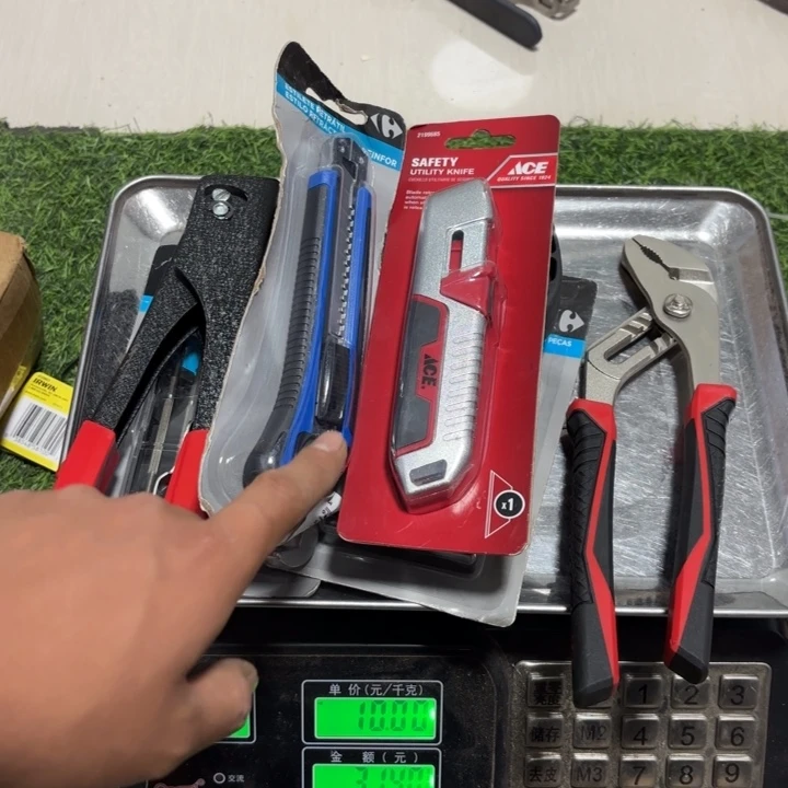 荣***行外贸品牌工具一堆