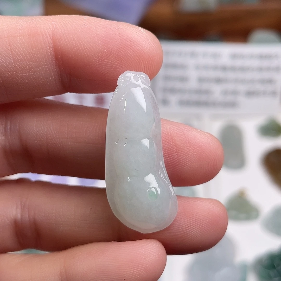 翡翠未镶嵌颈饰豆