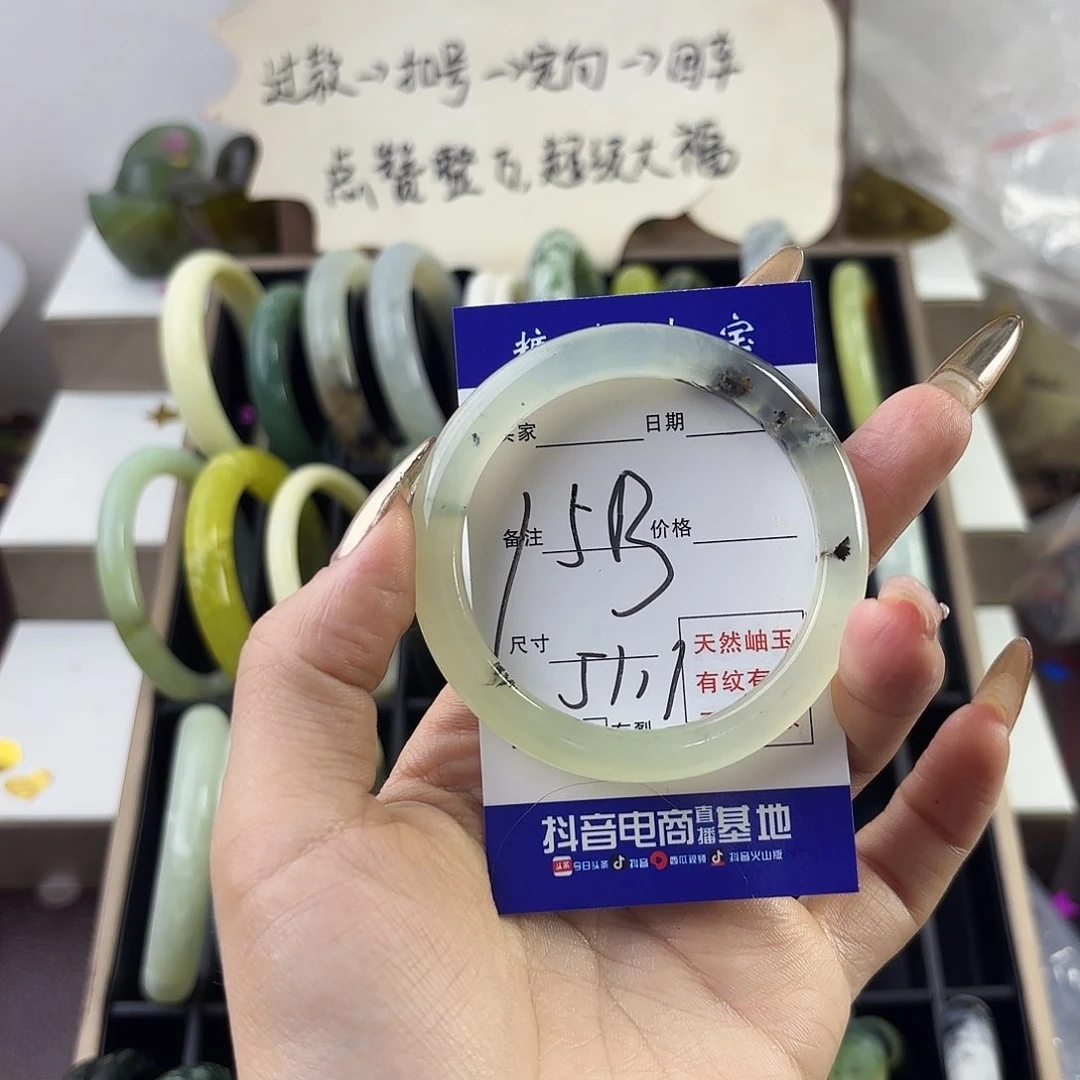 蛇纹石玉手镯未镶嵌来****）