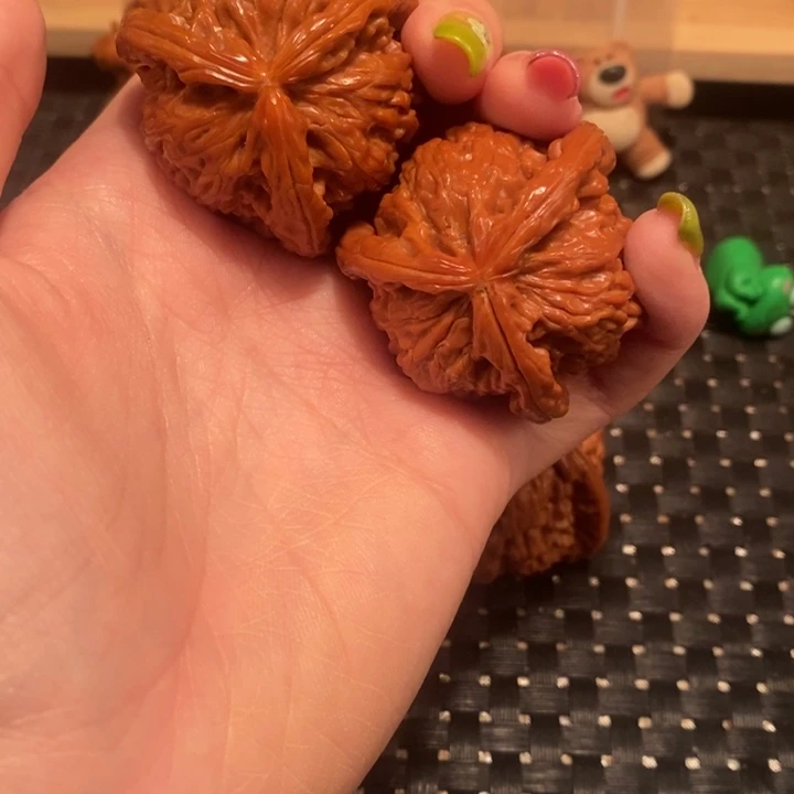 文玩核桃把件王*子核桃。白狮子。40.41