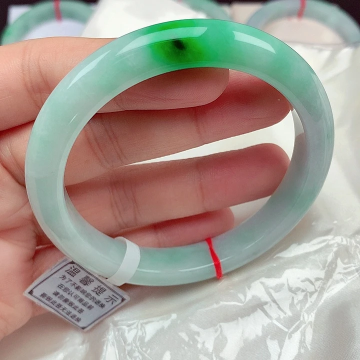 翡翠未镶嵌手镯63～64飘阳绿手镯