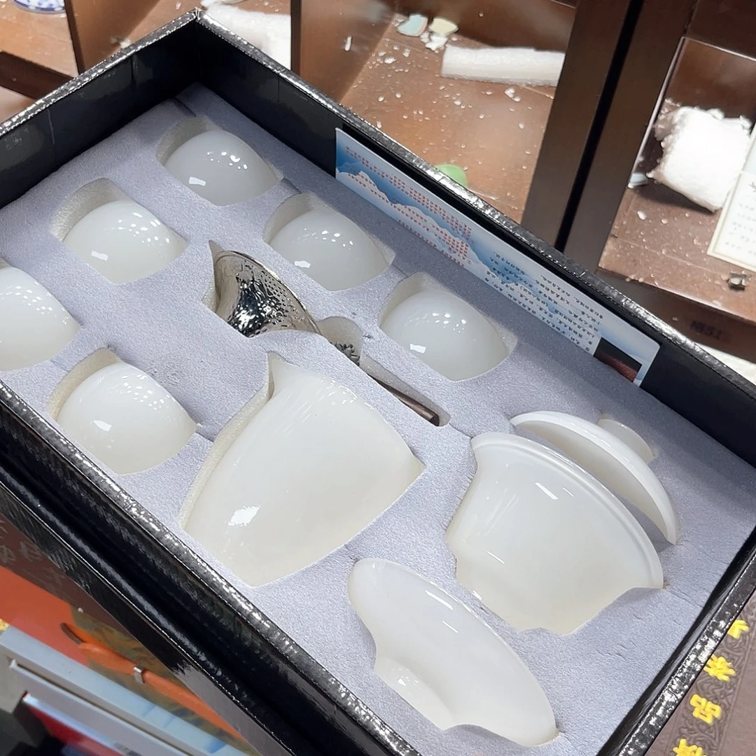 孤品茶具套装等。