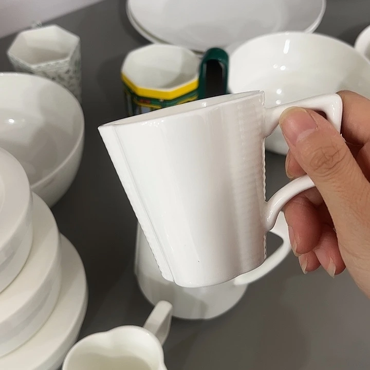 瓷片微瑕骨瓷纯白四叶草杯两个