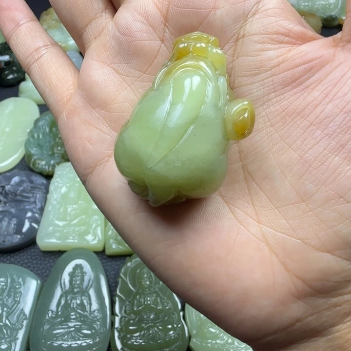 颈饰未镶嵌和田玉
