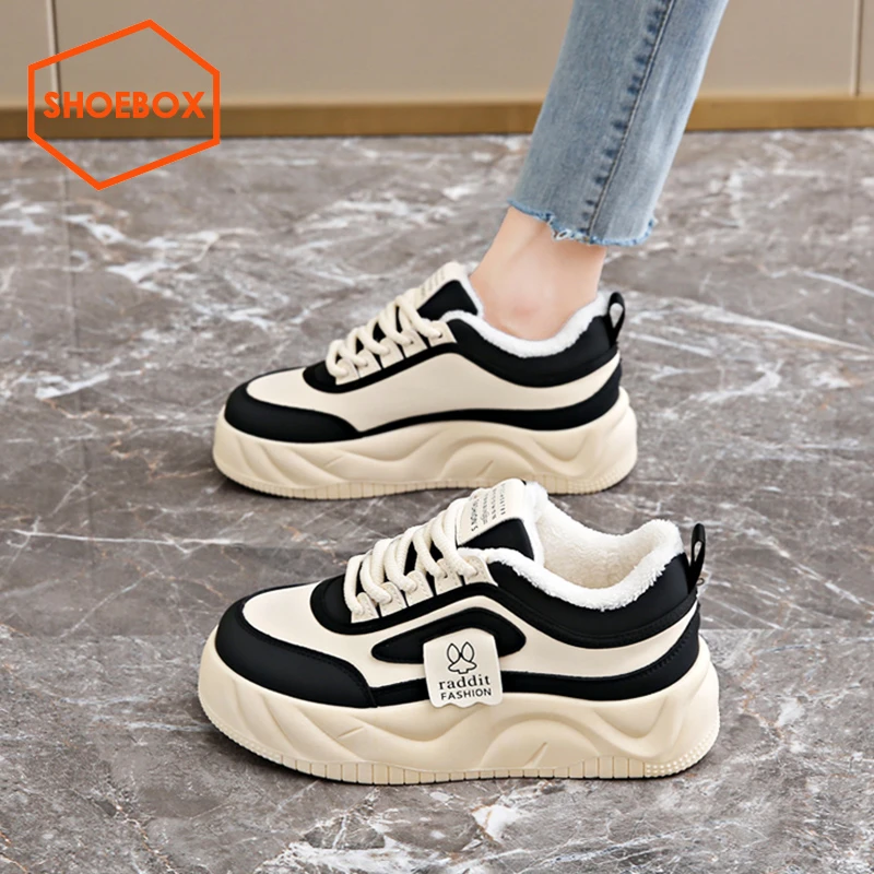 达芙妮集团鞋柜踩屎感休闲女鞋2024冬季新款百搭加绒防滑小白鞋女