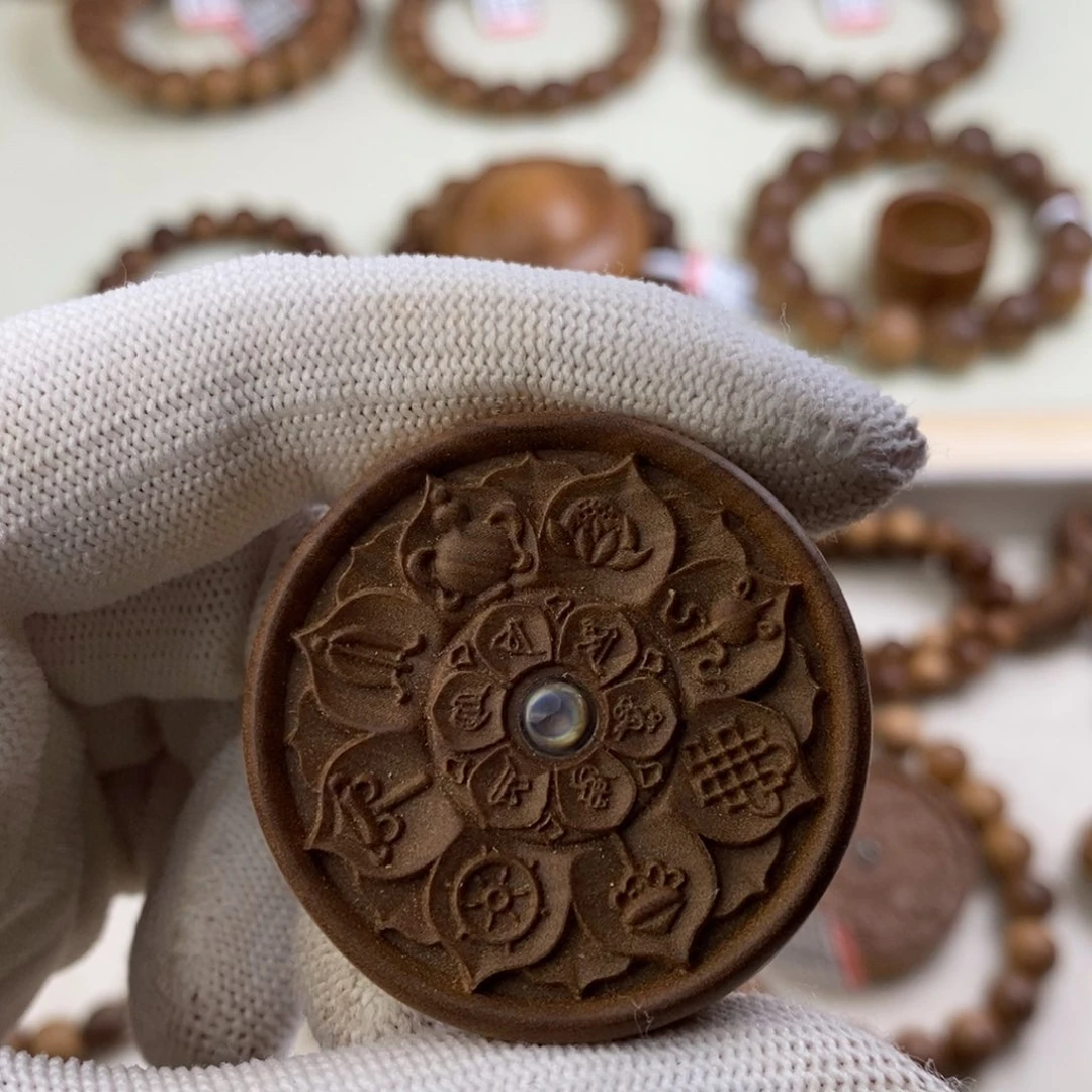 檀香木吊坠印度迈索尔老山檀4.0八宝吉祥留疤