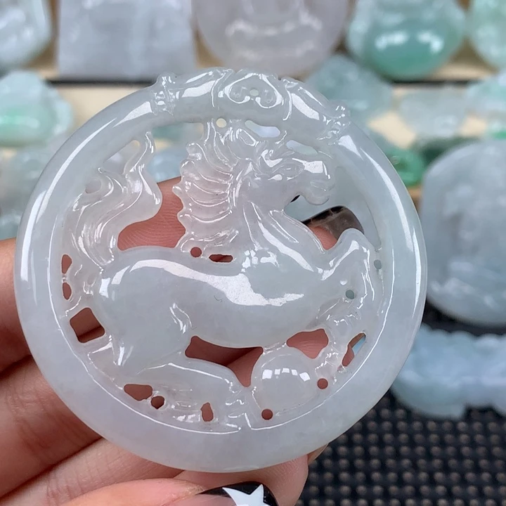 颈饰未镶嵌翡翠马