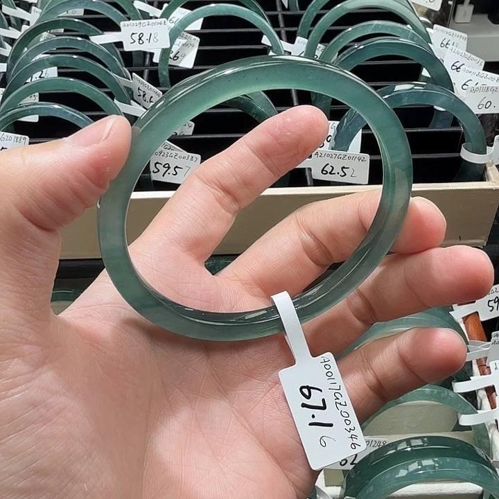 翡翠手镯未镶嵌嘉**人67.16