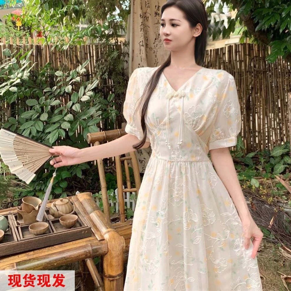 2025新中式国风盘扣V领重工刺绣连衣裙夏季新款碎花裙森系茶歇裙