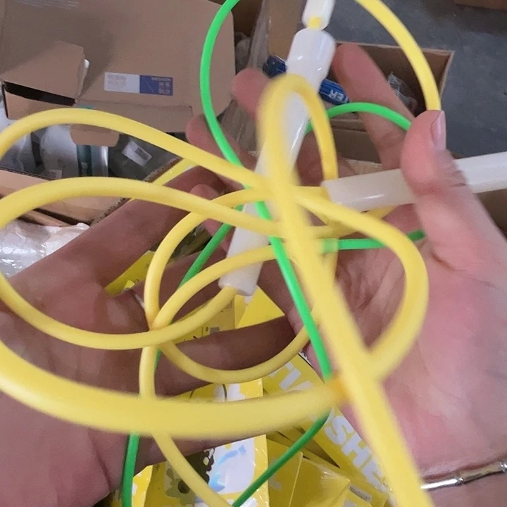 儿童跳绳拍一发二。