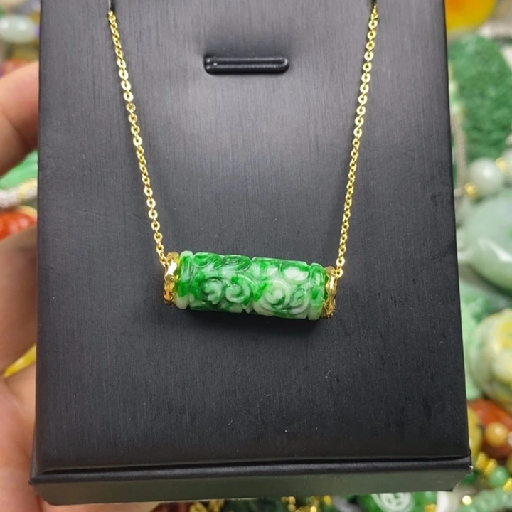 翡翠未镶嵌吊坠(赠链)