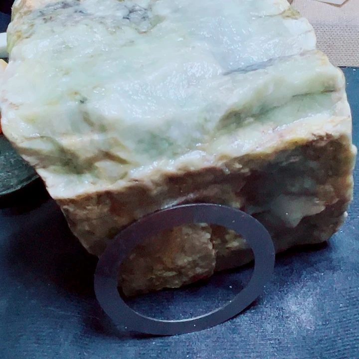 和田玉（糖玉）未镶嵌珠宝奇石