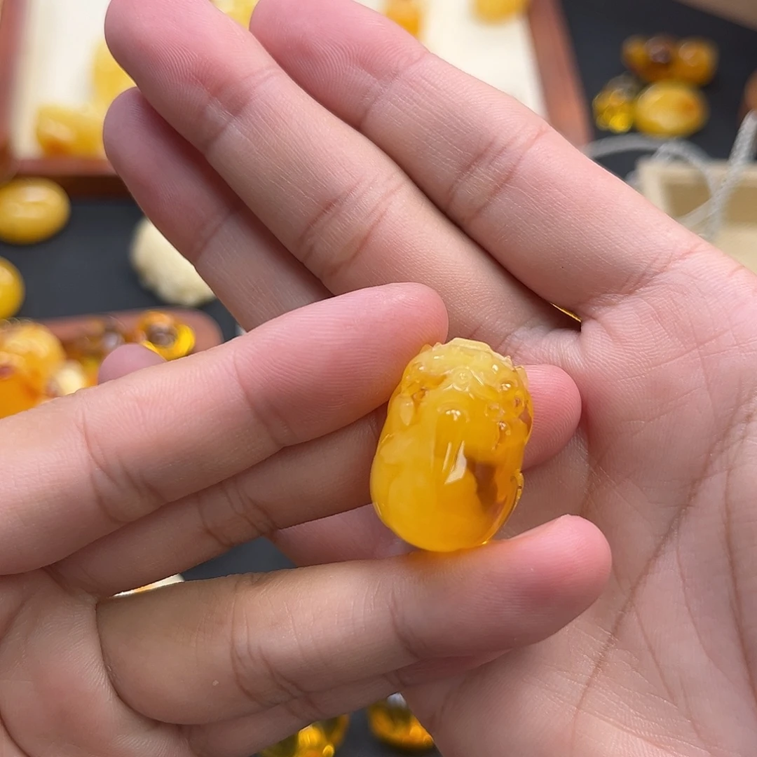 琥珀未镶嵌珠宝奇石