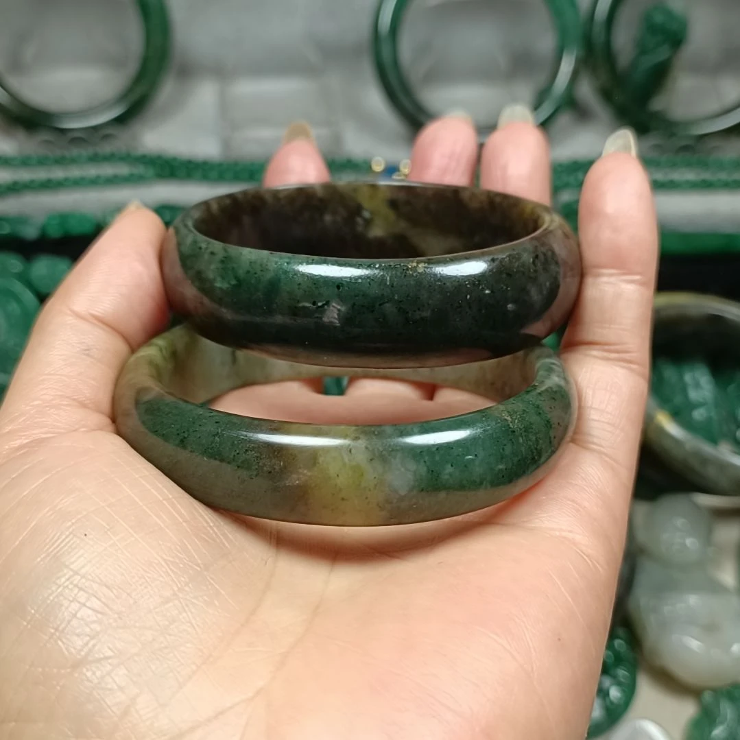 独山玉手镯未镶嵌栀****欢