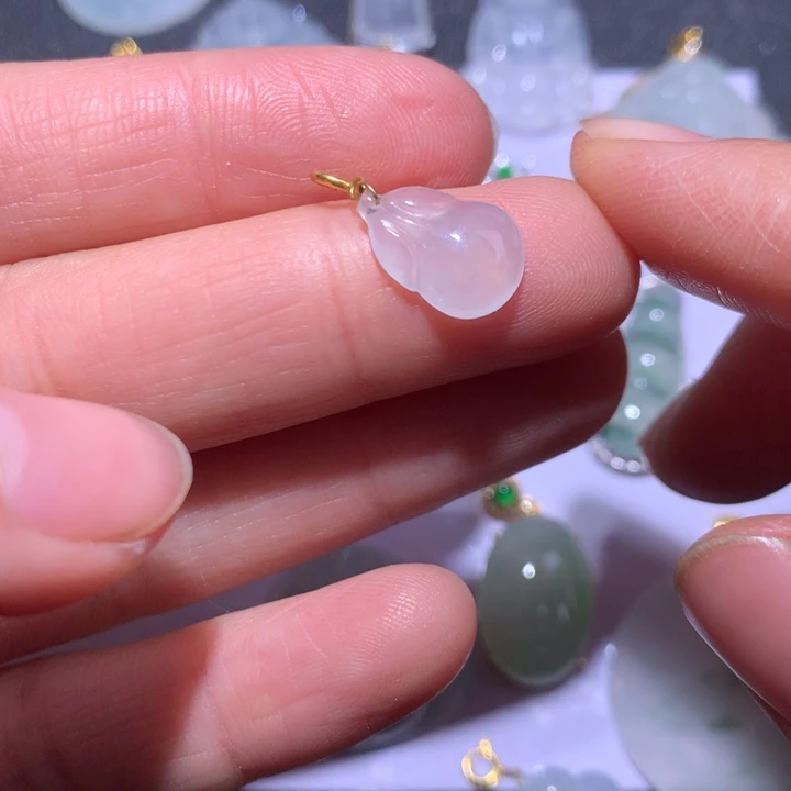 翡翠颈饰18K金镶嵌翡翠