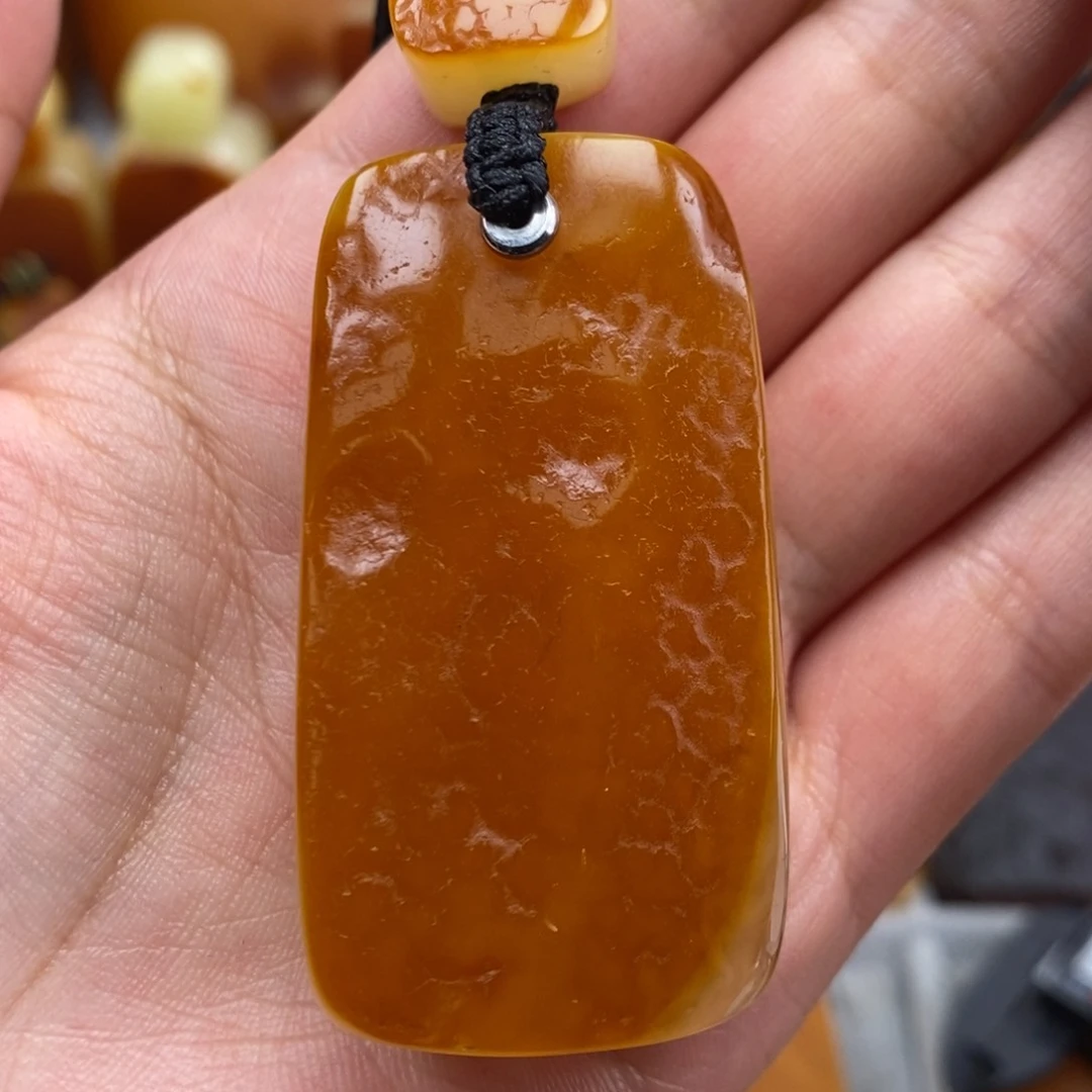 琥珀吊坠(赠链)未镶嵌