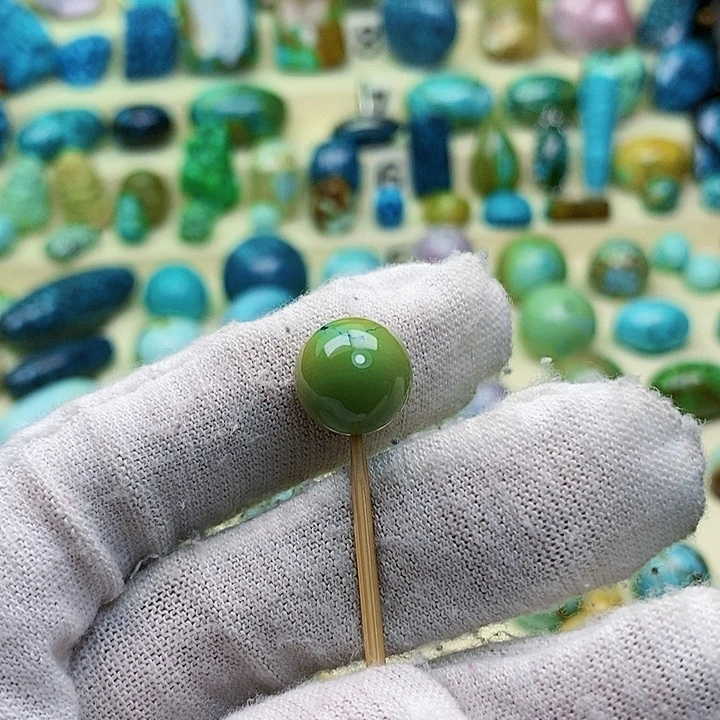 绿松石配饰未镶嵌