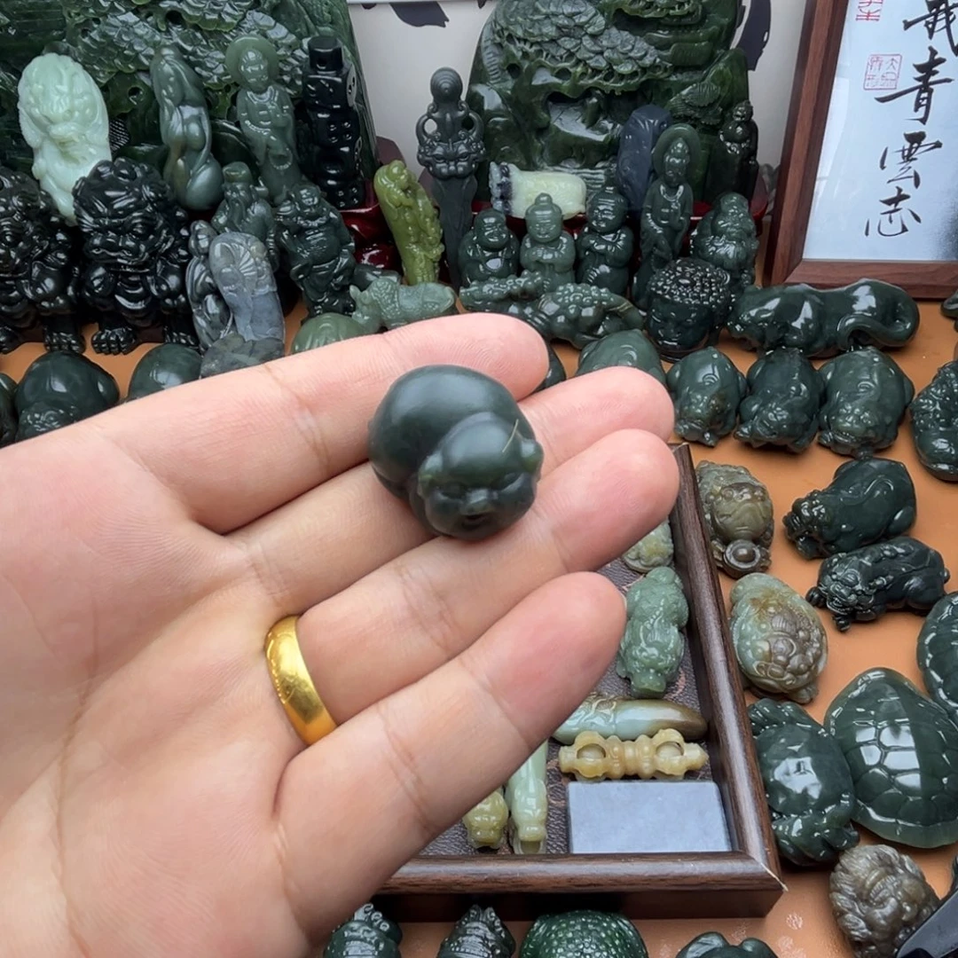 和田玉未镶嵌把件