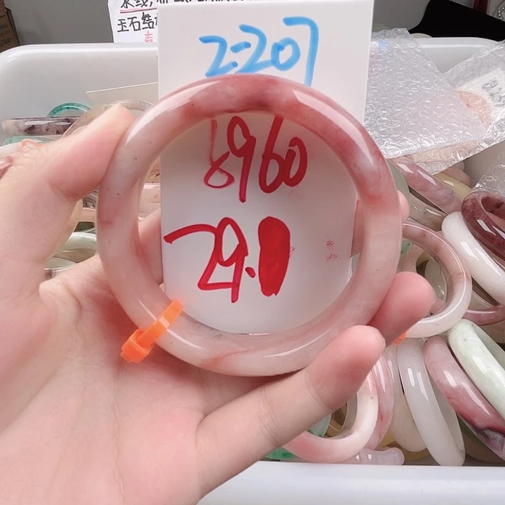 珊***珊石英质玉未镶嵌手镯2-207