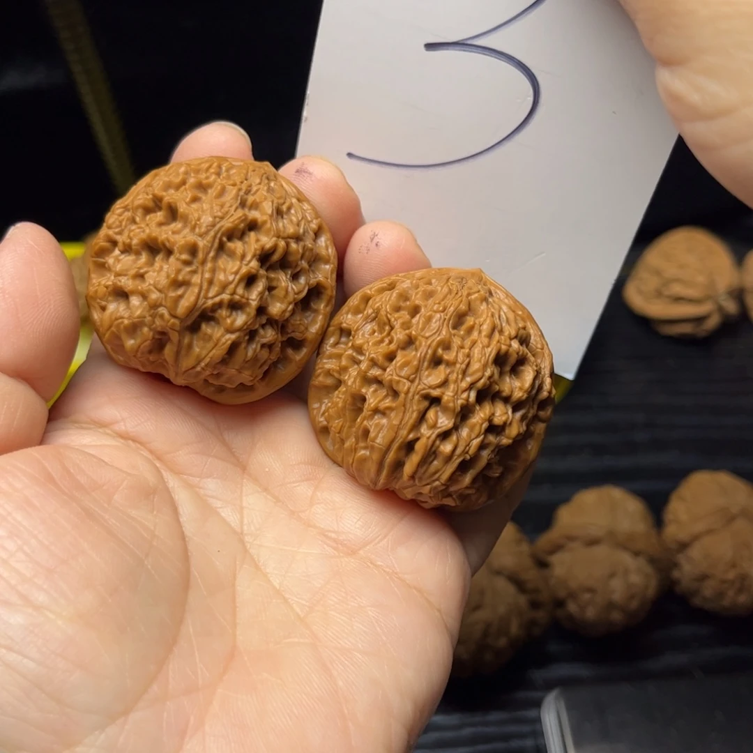 文玩核桃吊坠水龙纹