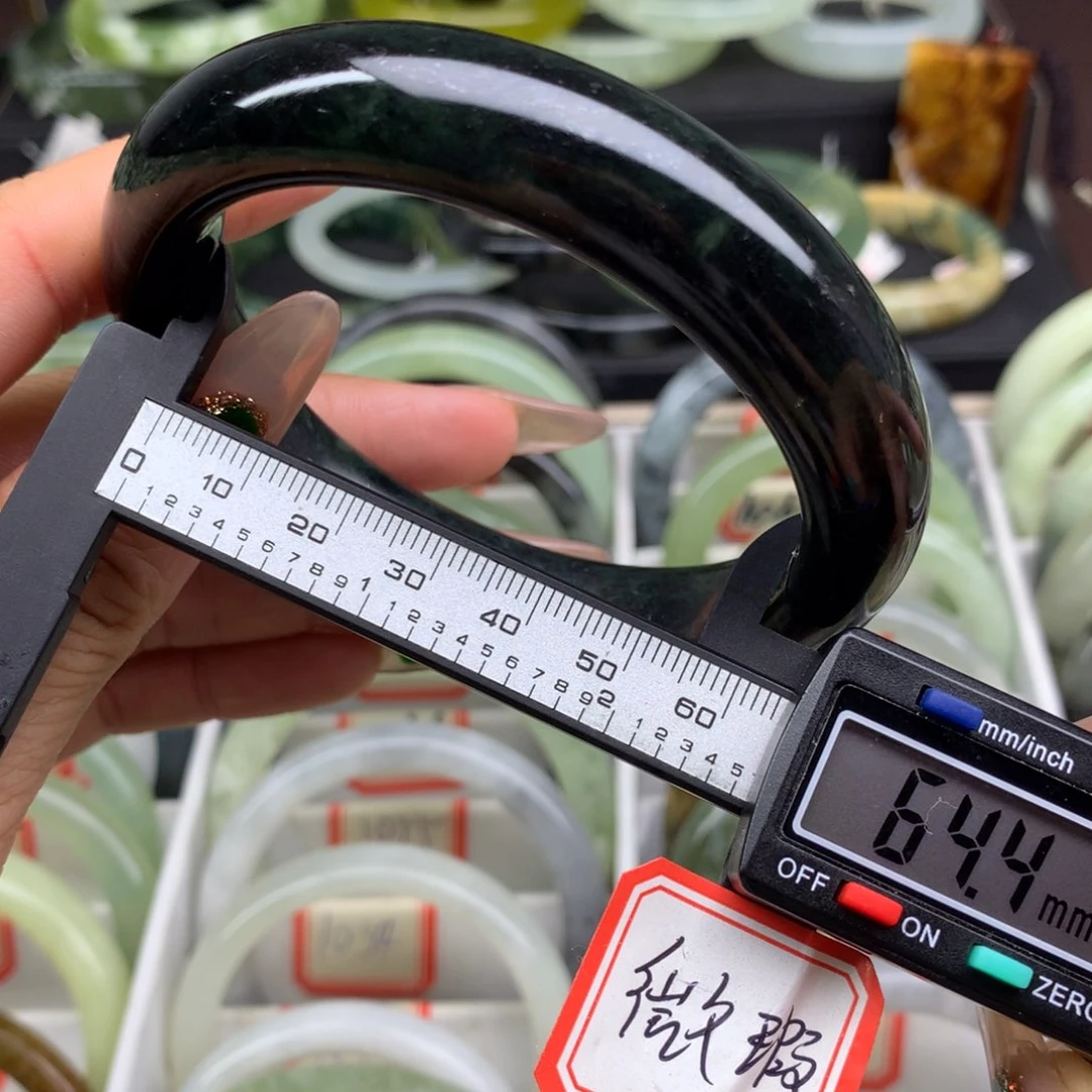 蛇纹石玉未镶嵌手镯1070