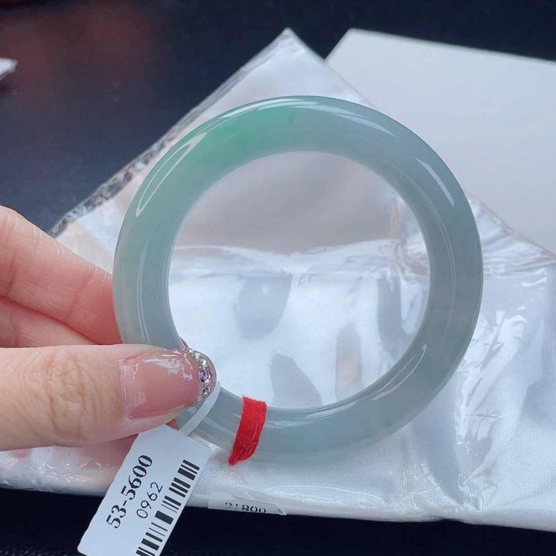 翡翠手镯未镶嵌翡翠