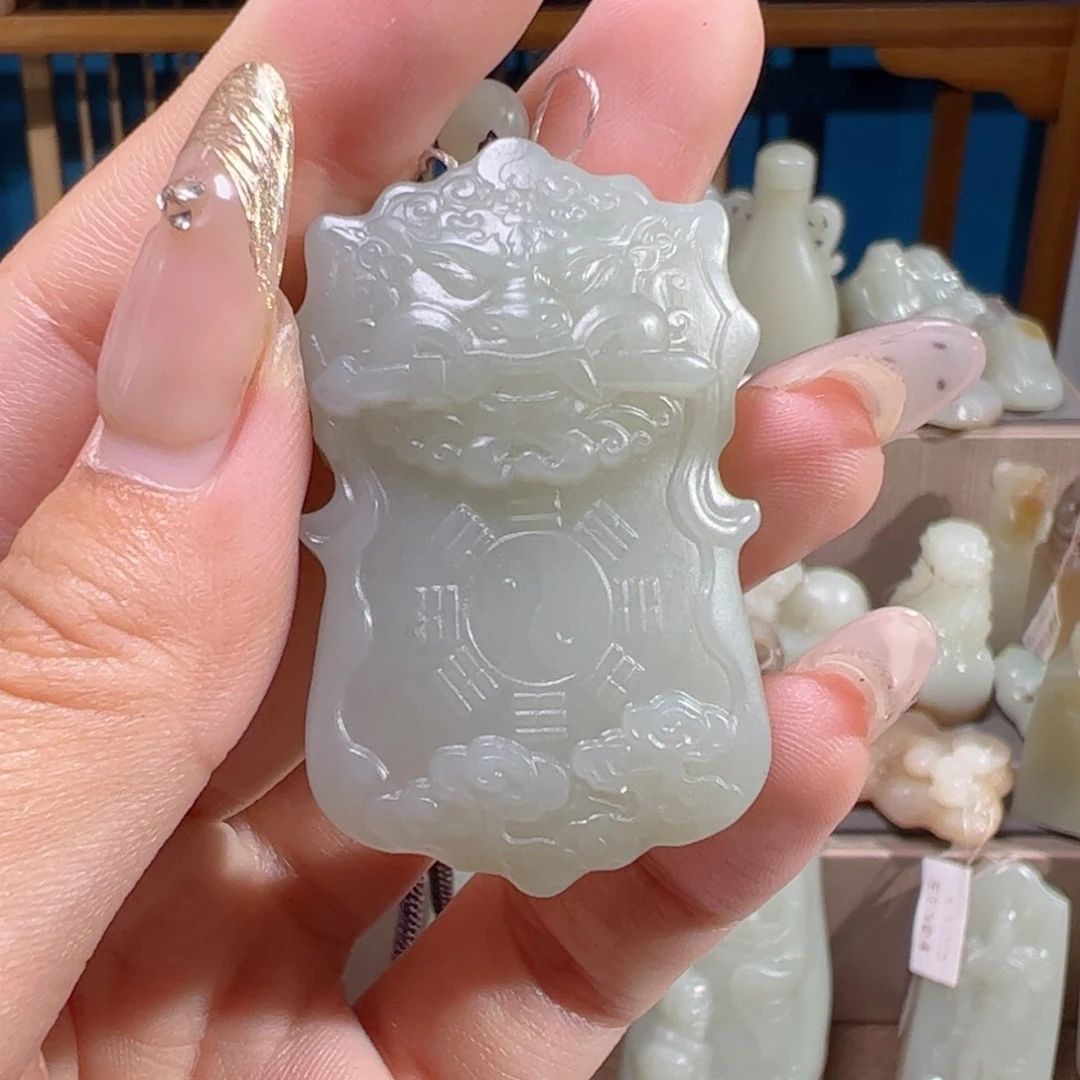 颈饰未镶嵌和田玉（糖玉）